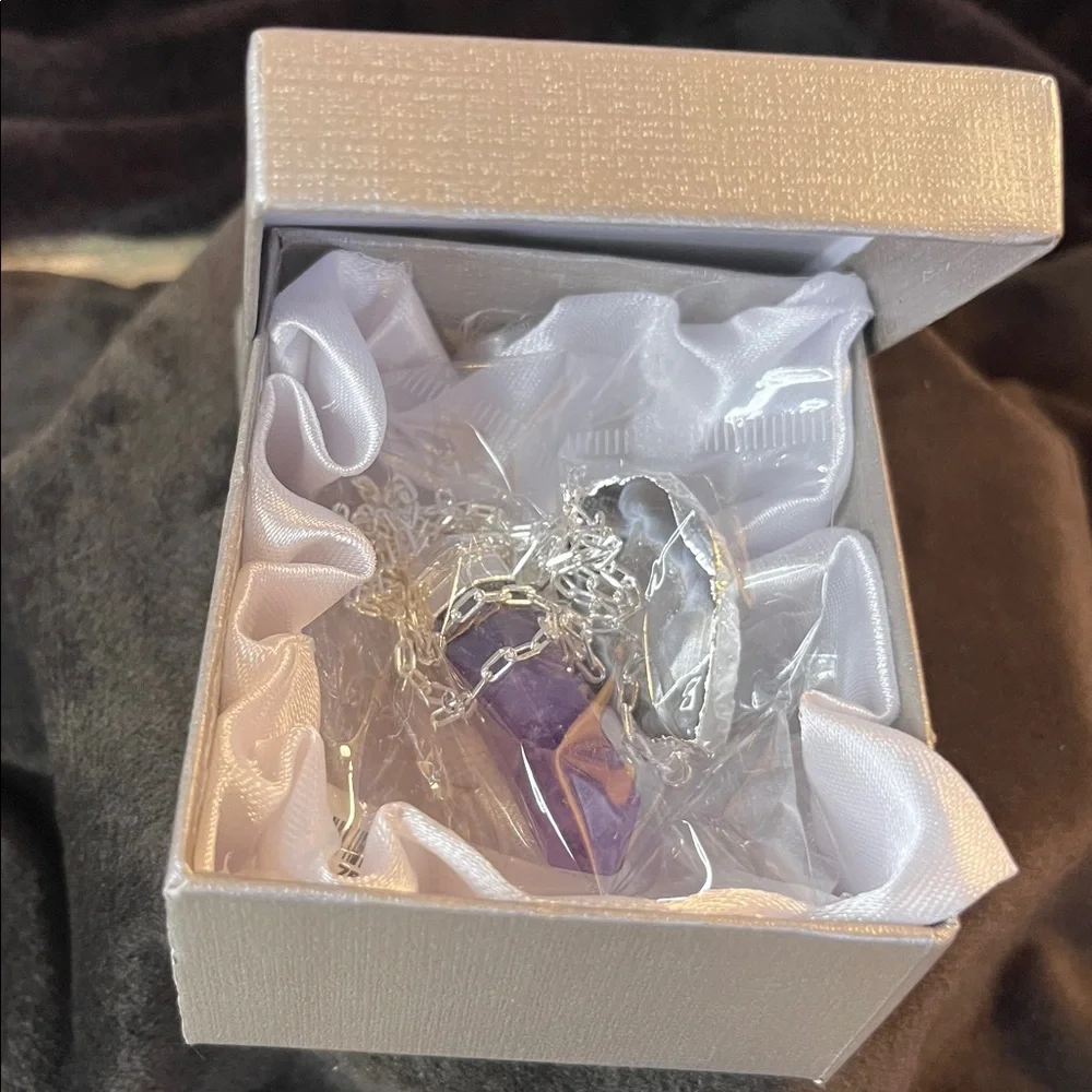 Terminated Light Amethyst and Agate Occo Necklace 18 Inches in Silvertone 67.50 - Picture 6 of 6
